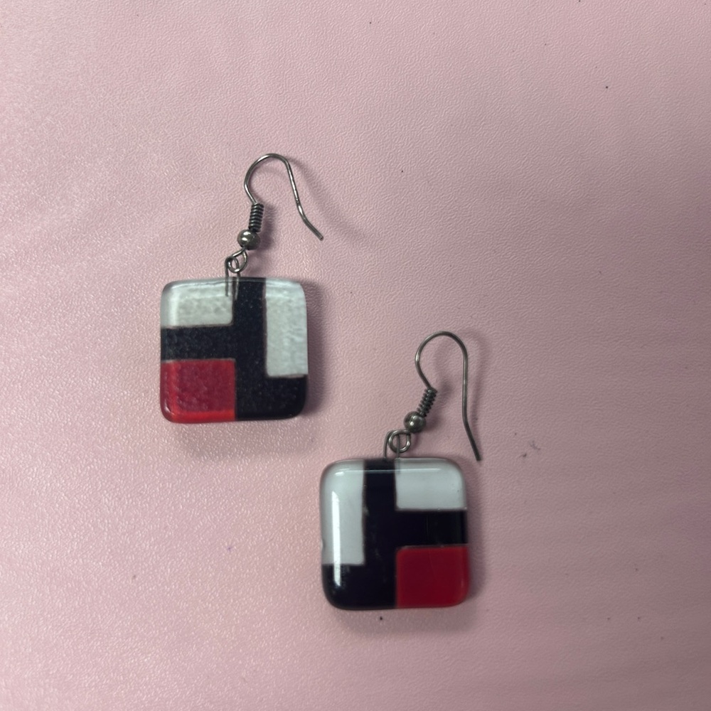 Glass square earrings - Picture 2 of 4